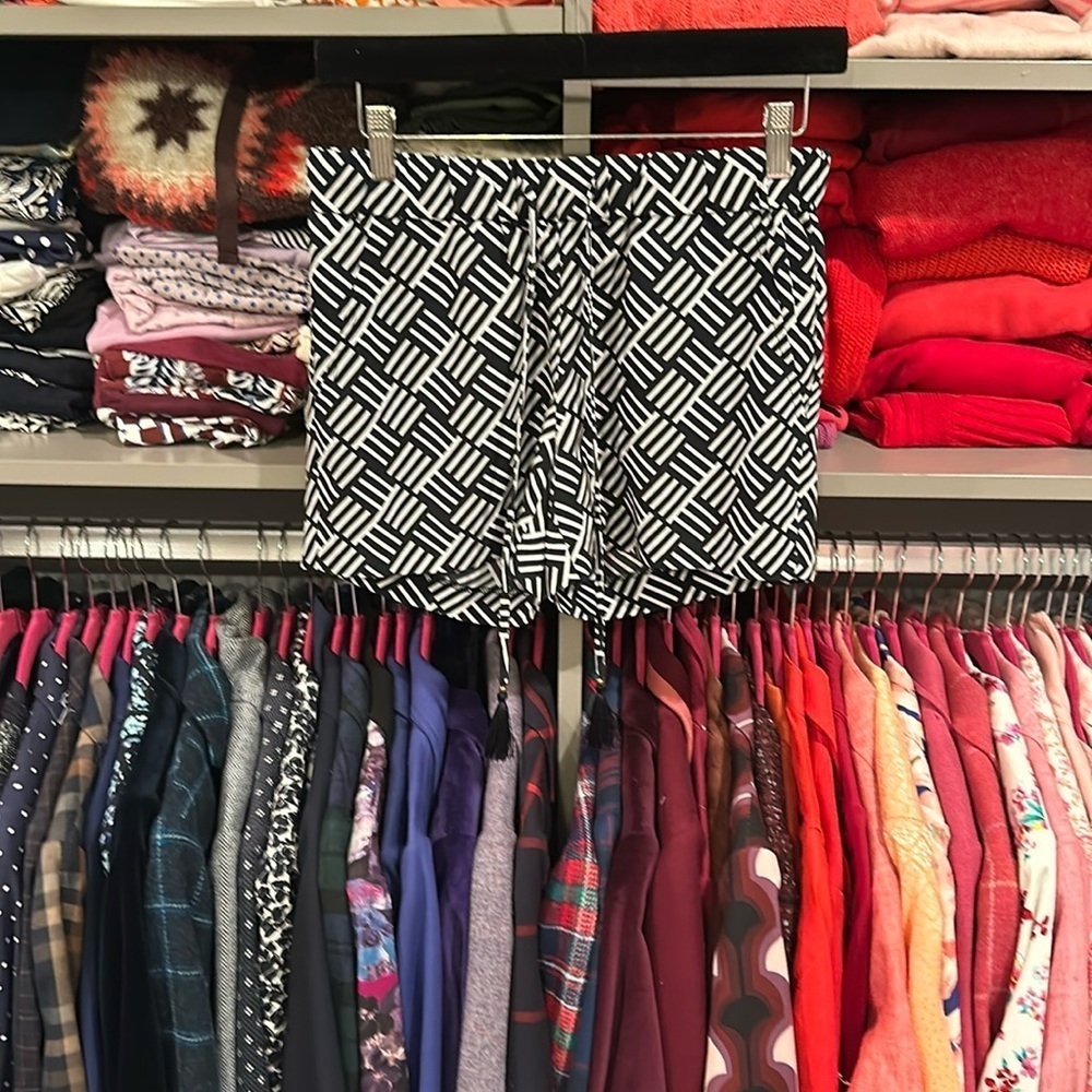 The Limited black/white print shorts size XS